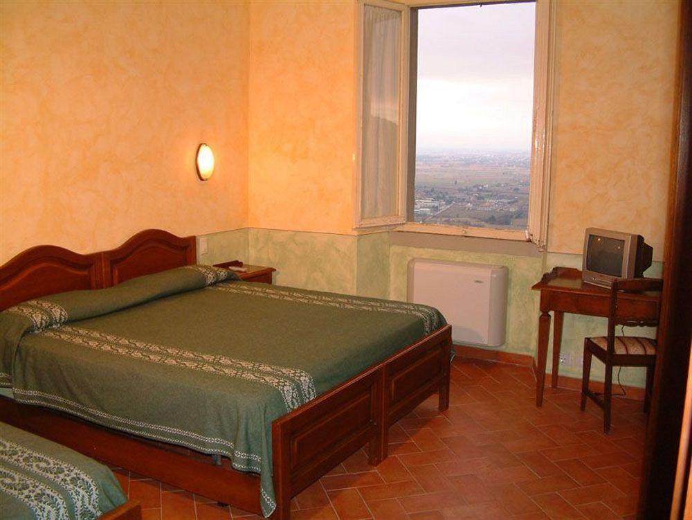 Hotel Oasi Neumann Cortona Zewnętrze zdjęcie